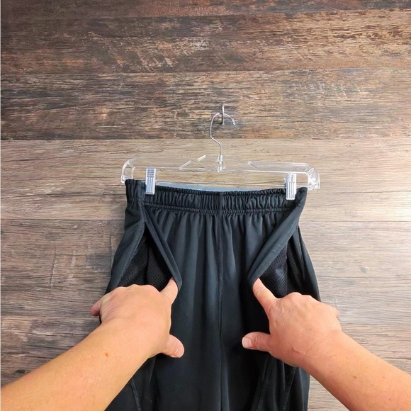 Nike Men's Black Athletic Shorts - Picture 4 of 9